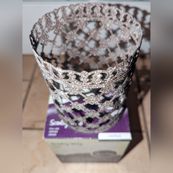 Scentsy "Castille" Warmer Wrap New in Box - Picture 4 of 5